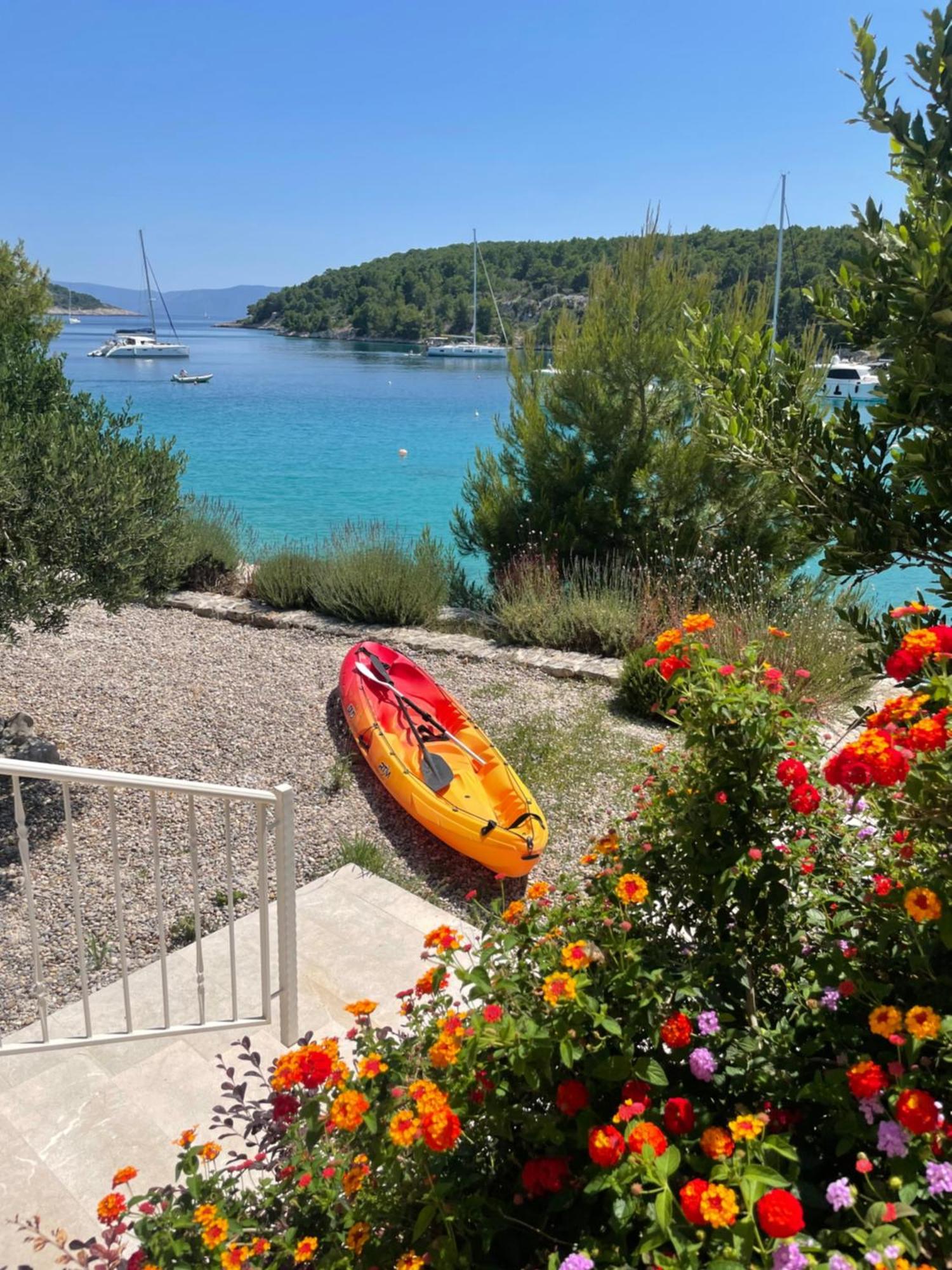 Luxury Villa Kate - In Lucice Bay With Turquoise Sea, Amazing Seaviews, And Heated Pool Milna  Eksteriør bilde