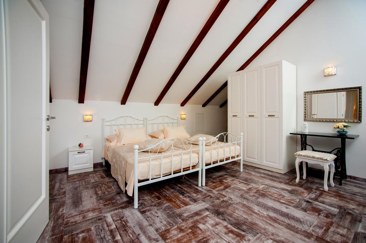 Luxury Villa Kate - In Lucice Bay With Turquoise Sea, Amazing Seaviews, And Heated Pool Milna  Eksteriør bilde