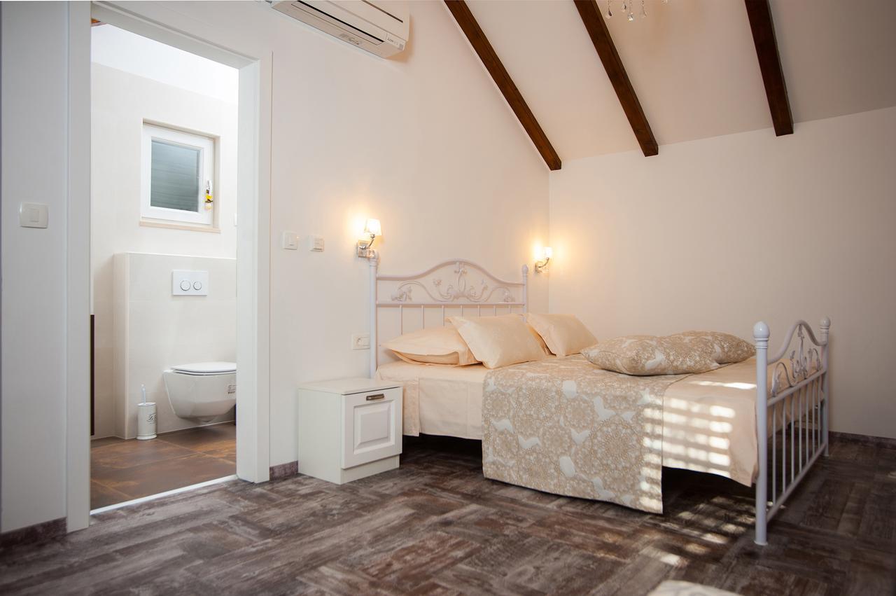 Luxury Villa Kate - In Lucice Bay With Turquoise Sea, Amazing Seaviews, And Heated Pool Milna  Eksteriør bilde