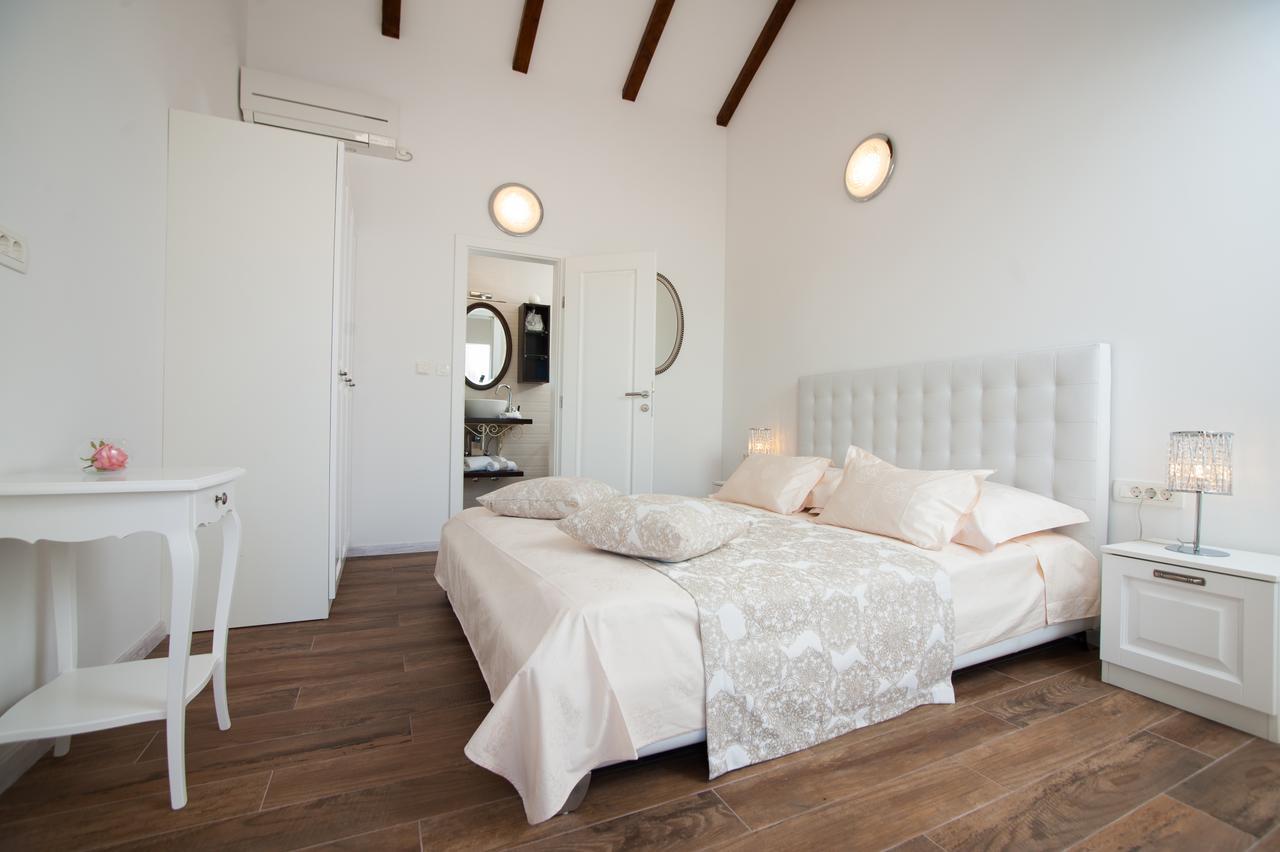 Luxury Villa Kate - In Lucice Bay With Turquoise Sea, Amazing Seaviews, And Heated Pool Milna  Eksteriør bilde