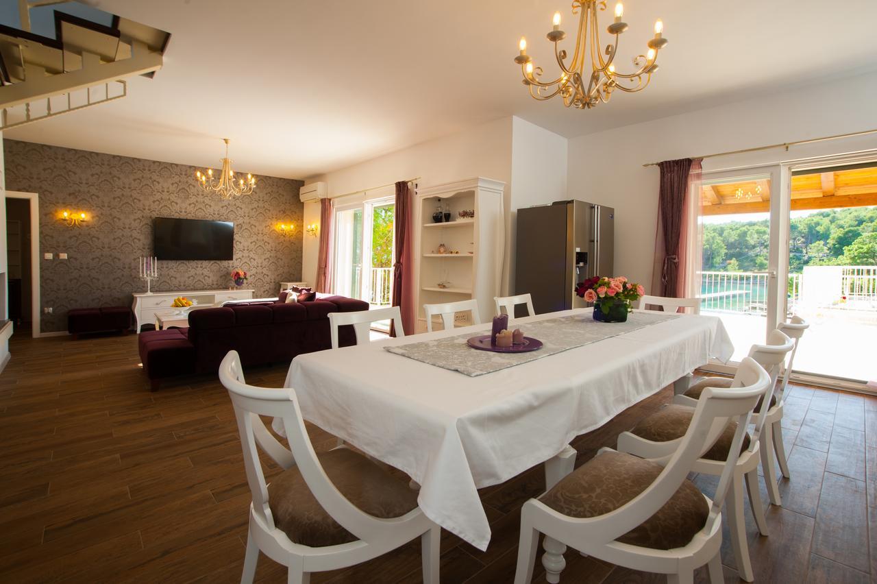 Luxury Villa Kate - In Lucice Bay With Turquoise Sea, Amazing Seaviews, And Heated Pool Milna  Eksteriør bilde