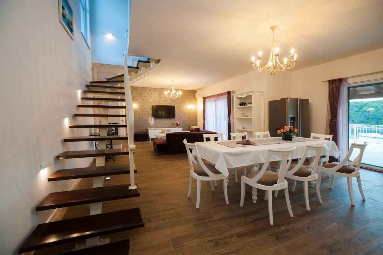 Luxury Villa Kate - In Lucice Bay With Turquoise Sea, Amazing Seaviews, And Heated Pool Milna  Eksteriør bilde