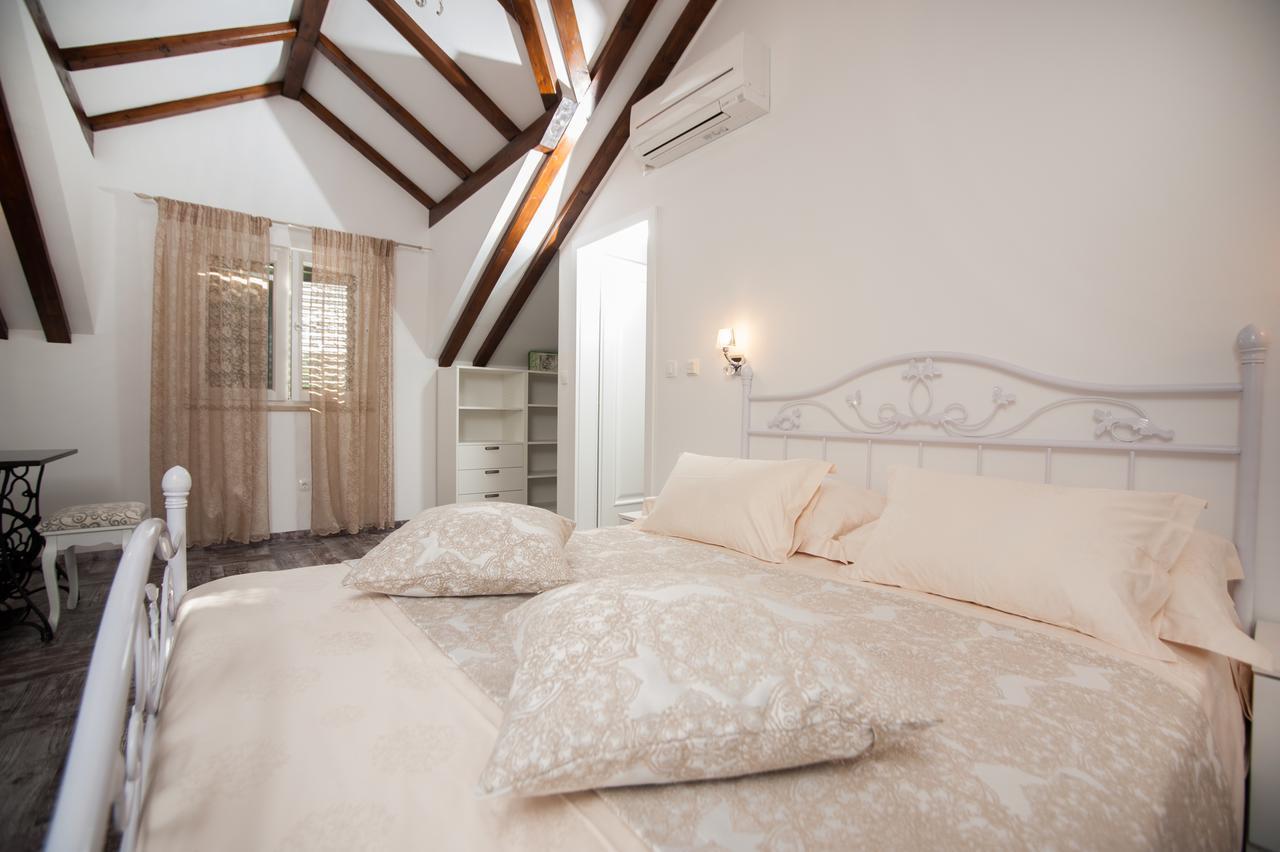 Luxury Villa Kate - In Lucice Bay With Turquoise Sea, Amazing Seaviews, And Heated Pool Milna  Eksteriør bilde