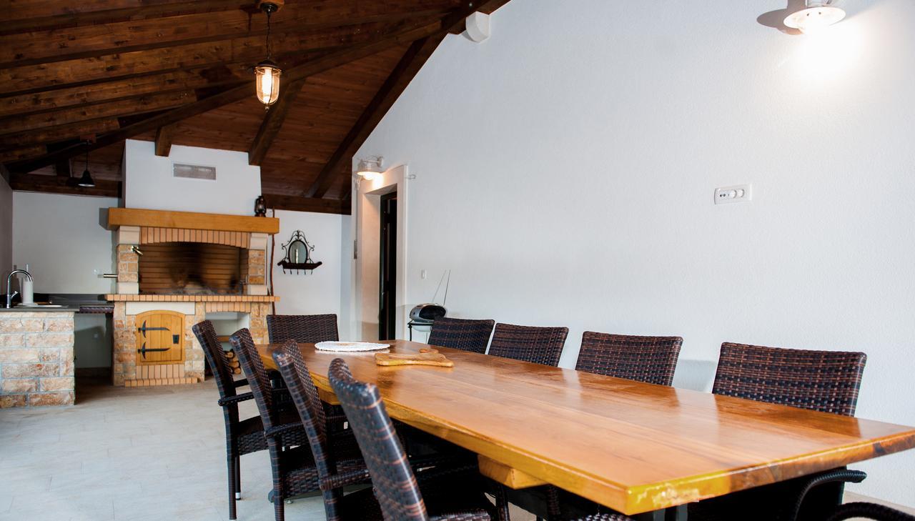 Luxury Villa Kate - In Lucice Bay With Turquoise Sea, Amazing Seaviews, And Heated Pool Milna  Eksteriør bilde